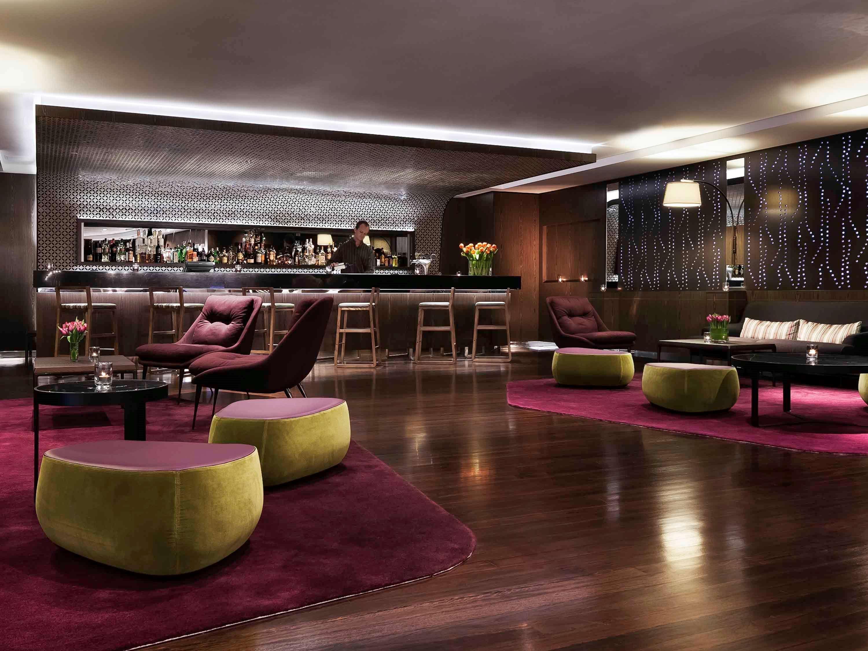 Pullman Sydney Hyde Park Hotel Exterior foto The bar at the W London