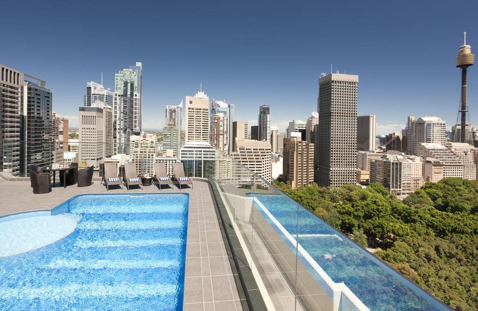 Pullman Sydney Hyde Park Hotel Exterior foto The rooftop pool at the Emporium Hotel South Bank