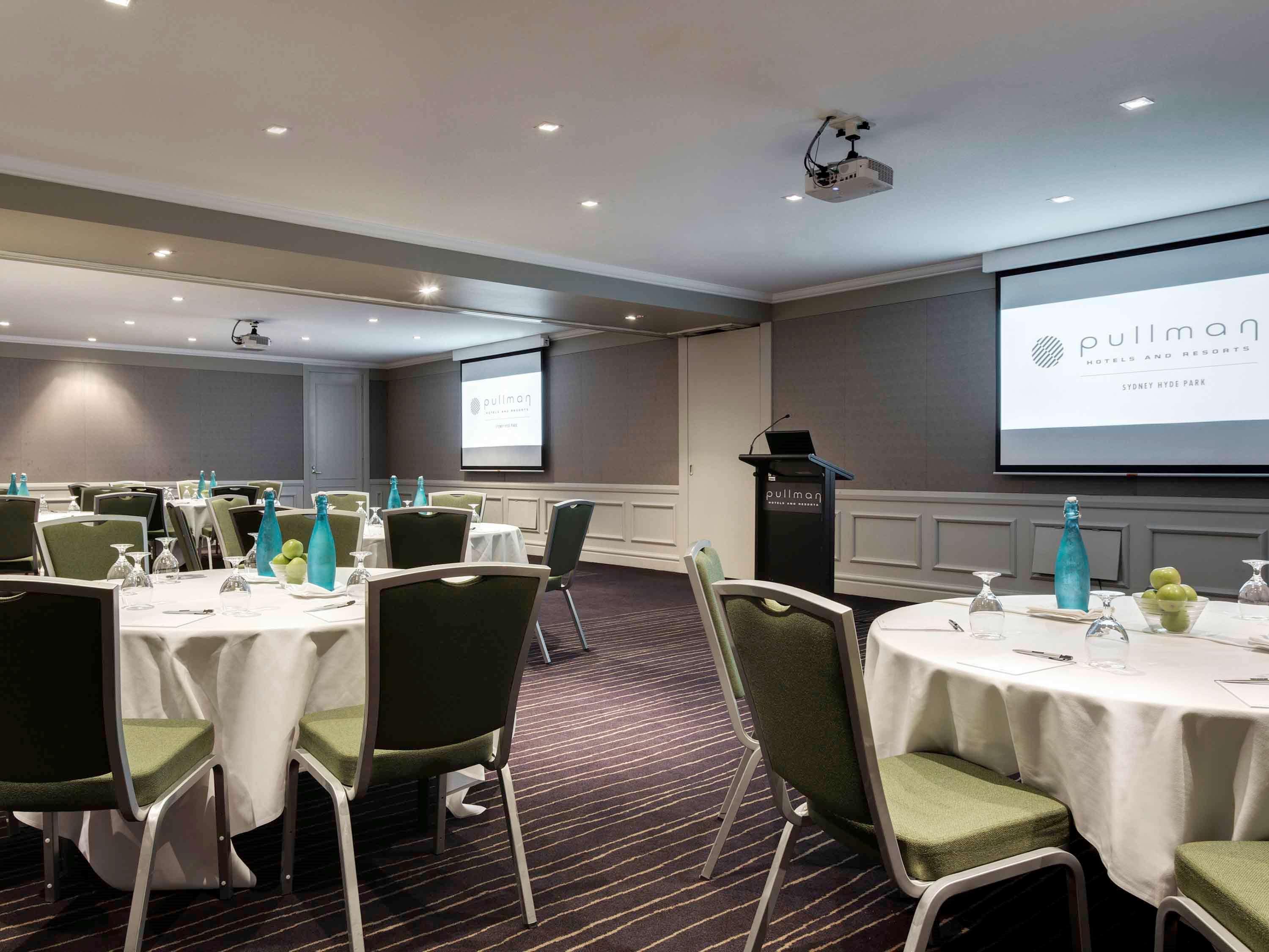 Pullman Sydney Hyde Park Hotel Exterior foto The meeting room