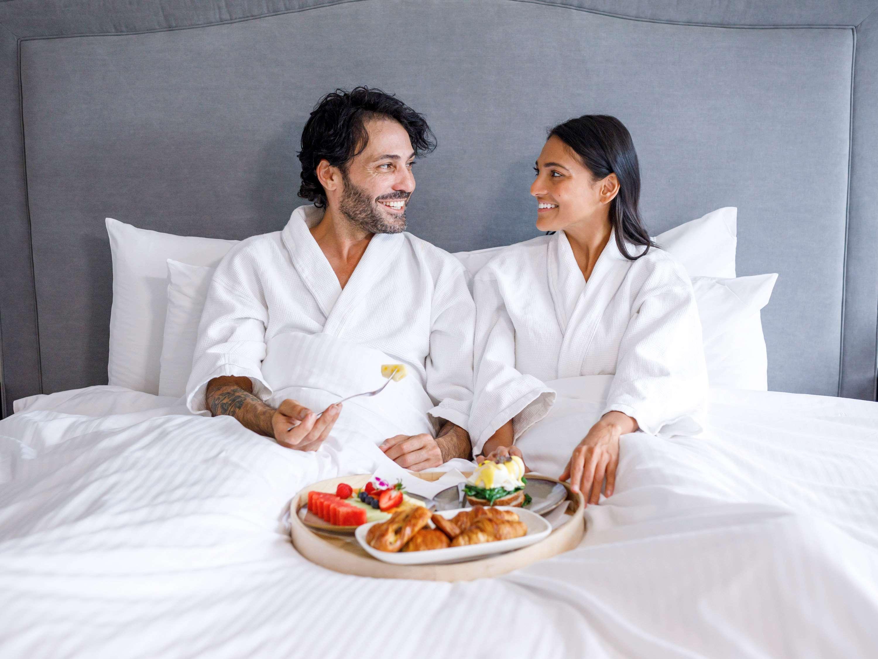 Pullman Sydney Hyde Park Hotel Exterior foto Room service