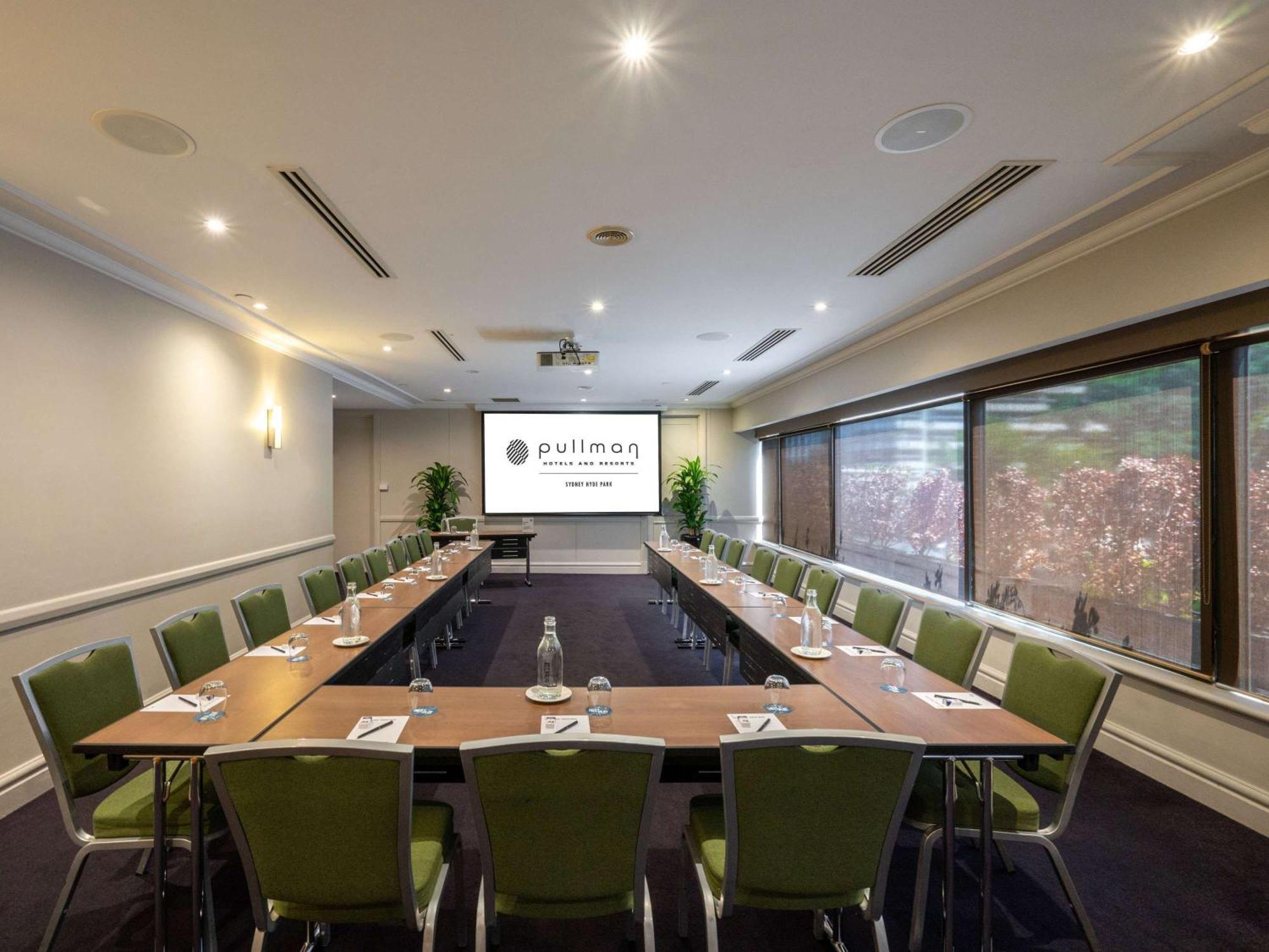 Pullman Sydney Hyde Park Hotel Exterior foto The Boardroom