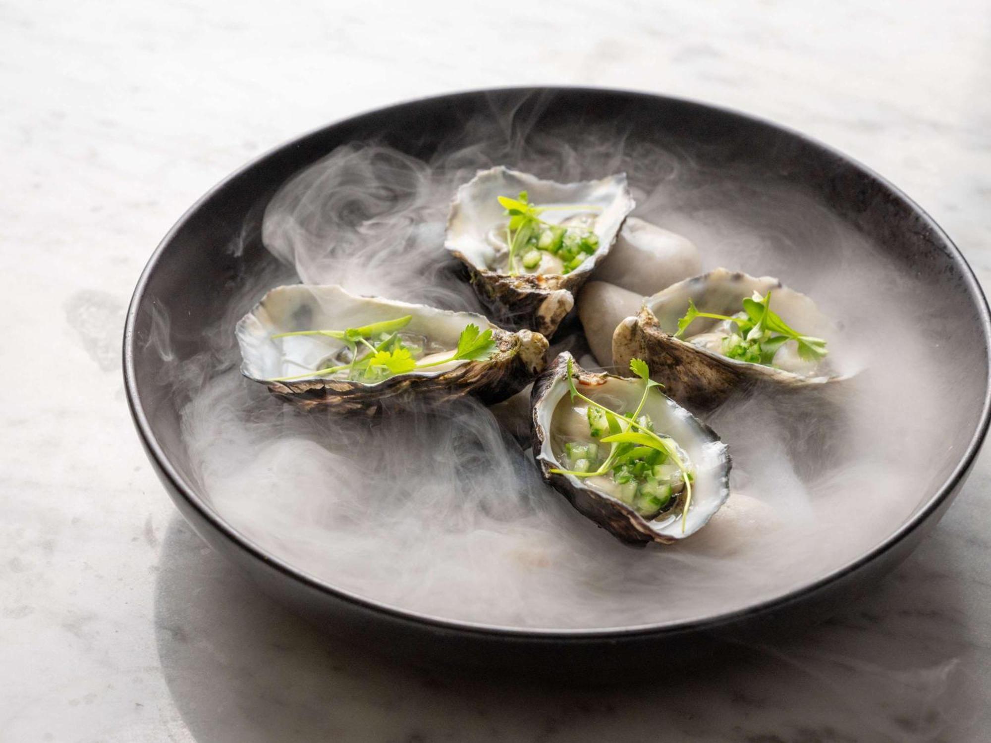 Pullman Sydney Hyde Park Hotel Exterior foto Oysters with tarragon